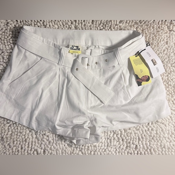 Future Collective women’s high rise belted white shorts NWT - Picture 6 of 14